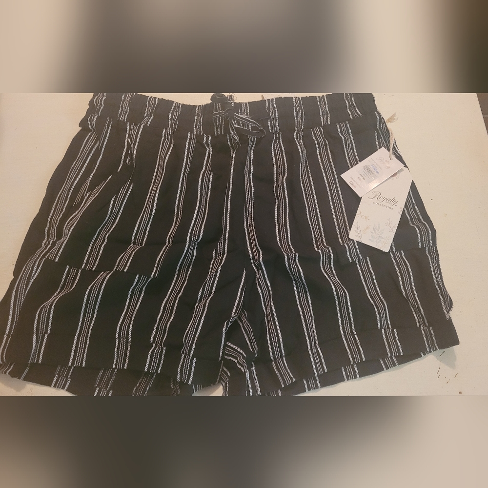 NEW with tags Royalty Collection black and white strip shorts SIze L